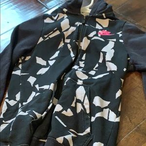 Nike jacket size L in girls